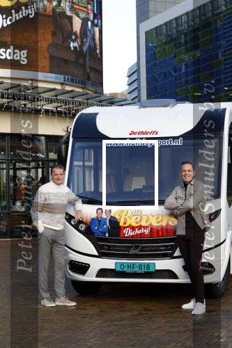 Scheveningen 23 november 2023
John de Bever en Kees de Bever ( Kees Stevens) voor hun camper bij het circustheater.