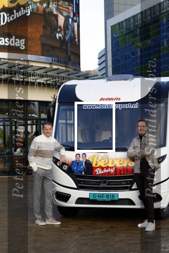 Scheveningen 23 november 2023
John de Bever en Kees de Bever ( Kees Stevens) voor hun camper bij het circustheater.