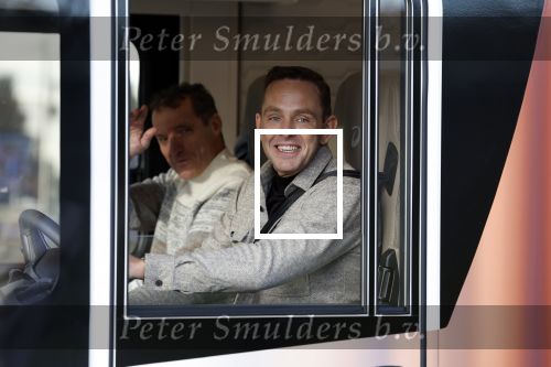 Scheveningen 23 november 2023
John de Bever en Kees de Bever ( Kees Stevens) voor hun camper bij het circustheater.