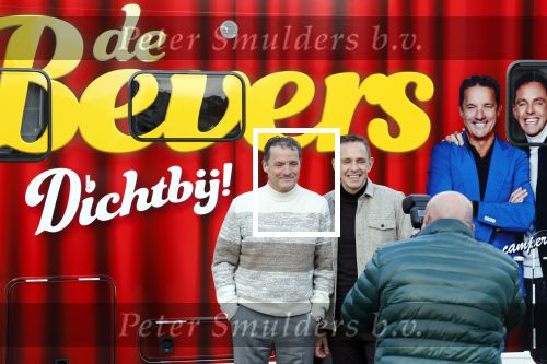 Scheveningen 23 november 2023
John de Bever en Kees de Bever ( Kees Stevens) voor hun camper bij het circustheater.