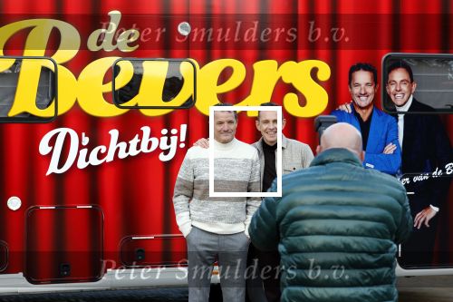 Scheveningen 23 november 2023
John de Bever en Kees de Bever ( Kees Stevens) voor hun camper bij het circustheater.