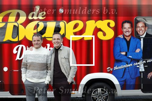 Scheveningen 23 november 2023
John de Bever en Kees de Bever ( Kees Stevens) voor hun camper bij het circustheater.