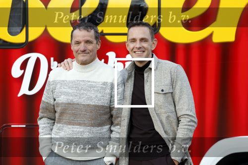 Scheveningen 23 november 2023
John de Bever en Kees de Bever ( Kees Stevens) voor hun camper bij het circustheater.