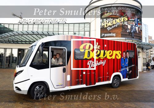 Scheveningen 23 november 2023
John de Bever en Kees de Bever ( Kees Stevens) voor hun camper bij het circustheater.