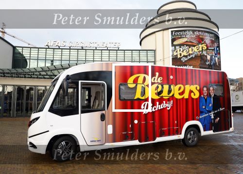 Scheveningen 23 november 2023
John de Bever en Kees de Bever ( Kees Stevens) voor hun camper bij het circustheater.