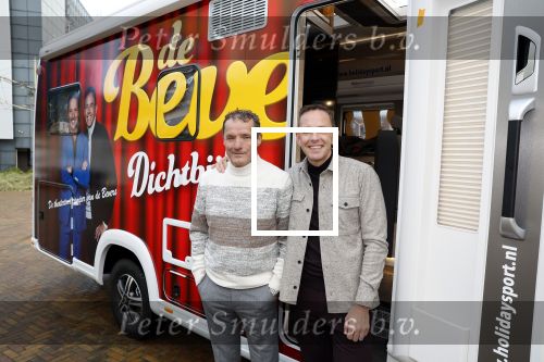 Scheveningen 23 november 2023
John de Bever en Kees de Bever ( Kees Stevens) voor hun camper bij het circustheater.