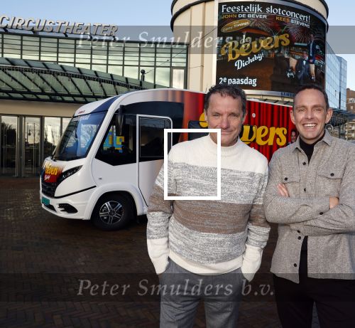 Scheveningen 23 november 2023
John de Bever en Kees de Bever ( Kees Stevens) voor hun camper bij het circustheater.