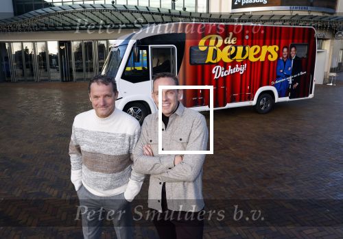 Scheveningen 23 november 2023
John de Bever en Kees de Bever ( Kees Stevens) voor hun camper bij het circustheater.