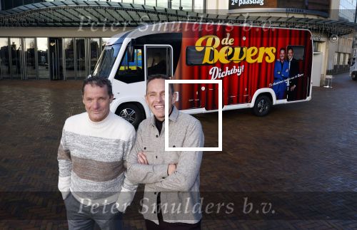 Scheveningen 23 november 2023
John de Bever en Kees de Bever ( Kees Stevens) voor hun camper bij het circustheater.