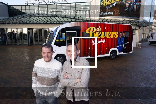 Scheveningen 23 november 2023
John de Bever en Kees de Bever ( Kees Stevens) voor hun camper bij het circustheater.