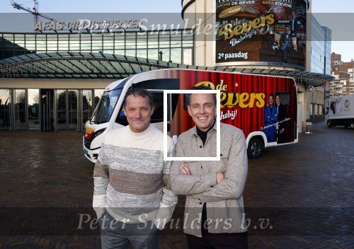 Scheveningen 23 november 2023
John de Bever en Kees de Bever ( Kees Stevens) voor hun camper bij het circustheater.