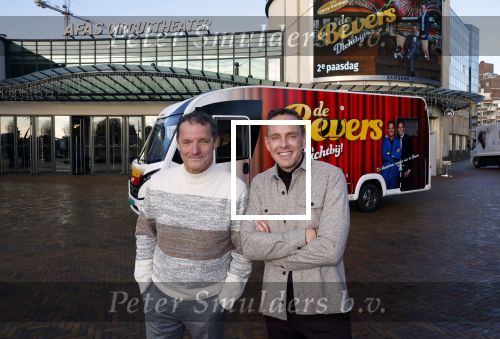Scheveningen 23 november 2023
John de Bever en Kees de Bever ( Kees Stevens) voor hun camper bij het circustheater.