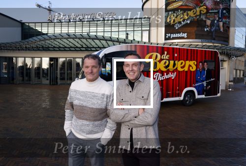 Scheveningen 23 november 2023
John de Bever en Kees de Bever ( Kees Stevens) voor hun camper bij het circustheater.