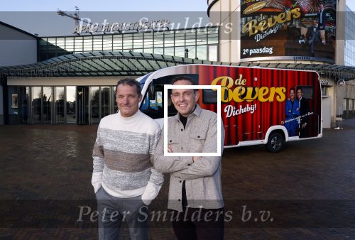 Scheveningen 23 november 2023
John de Bever en Kees de Bever ( Kees Stevens) voor hun camper bij het circustheater.