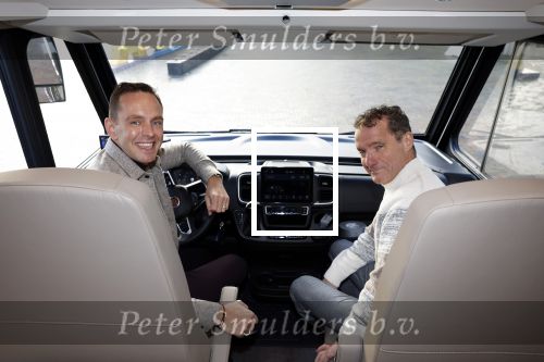 Scheveningen 23 november 2023
John de Bever en Kees de Bever (Kees Stevens) voor hun camper bij het circustheater.