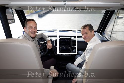 Scheveningen 23 november 2023
John de Bever en Kees de Bever (Kees Stevens) voor hun camper bij het circustheater.