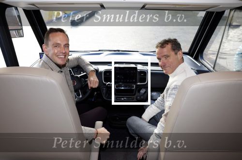 Scheveningen 23 november 2023
John de Bever en Kees de Bever (Kees Stevens) voor hun camper bij het circustheater.