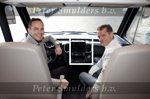 Scheveningen 23 november 2023
John de Bever en Kees de Bever (Kees Stevens) voor hun camper bij het circustheater.