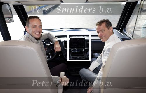 Scheveningen 23 november 2023
John de Bever en Kees de Bever (Kees Stevens) voor hun camper bij het circustheater.