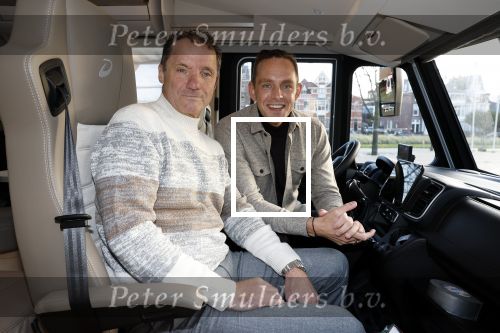 Scheveningen 23 november 2023
John de Bever en Kees de Bever (Kees Stevens) voor hun camper bij het circustheater.