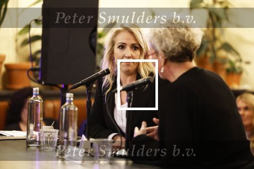 Den Haag 13 november 2023
In aanloop naar de Tweede Kamerverkiezingen organiseren de vrouwenbladen Libelle, Margriet, Flair en Nouveau gezamenlijk het VerkiezingscafÃ©. De vier hoofdredacteuren verwelkomen prominente vrouwen op de kieslijst van de grootste politieke partijen.
Op maandag 13 november 2023 gaan vooraanstaande vrouwelijke politici van verschillende partijen met elkaar in debat, onder leiding van journaliste Diana Matroos. Hoofdredacteuren Hilmar Mulder (Libelle), Helene van Santen (Margriet), Marije Veerman (Flair) en Claudia Straatmans (Nouveau) praten met hen over de belangrijkste themaâ€™s die hun lezeressen aangaan.
De volgende vrouwelijke politici schuiven aan om te vertellen waarvoor zij staan tijdens de Tweede Kamerverkiezingen: Sophie Hermans (VVD), Caroline van der Plas (BBB), Lisa Westerveld (GroenLinks/PvdA), Hilde Palland (CDA), JoÃ«lle Gooijer (ChristenUnie), Anne-Marijke Podt (D66) en Lilian Marijnissen (SP). Alles speelt zich af bij Dudok.