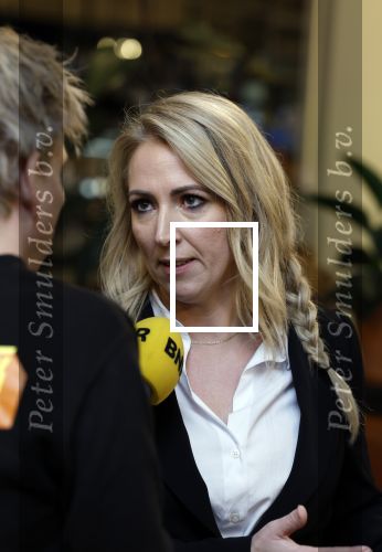 Den Haag 13 november 2023
In aanloop naar de Tweede Kamerverkiezingen organiseren de vrouwenbladen Libelle, Margriet, Flair en Nouveau gezamenlijk het VerkiezingscafÃ©. De vier hoofdredacteuren verwelkomen prominente vrouwen op de kieslijst van de grootste politieke partijen.
Op maandag 13 november 2023 gaan vooraanstaande vrouwelijke politici van verschillende partijen met elkaar in debat, onder leiding van journaliste Diana Matroos. Hoofdredacteuren Hilmar Mulder (Libelle), Helene van Santen (Margriet), Marije Veerman (Flair) en Claudia Straatmans (Nouveau) praten met hen over de belangrijkste themaâ€™s die hun lezeressen aangaan.
De volgende vrouwelijke politici schuiven aan om te vertellen waarvoor zij staan tijdens de Tweede Kamerverkiezingen: Sophie Hermans (VVD), Caroline van der Plas (BBB), Lisa Westerveld (GroenLinks/PvdA), Hilde Palland (CDA), JoÃ«lle Gooijer (ChristenUnie), Anne-Marijke Podt (D66) en Lilian Marijnissen (SP). Alles speelt zich af bij Dudok.
