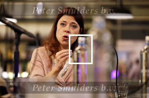 Den Haag 13 november 2023
In aanloop naar de Tweede Kamerverkiezingen organiseren de vrouwenbladen Libelle, Margriet, Flair en Nouveau gezamenlijk het VerkiezingscafÃ©. De vier hoofdredacteuren verwelkomen prominente vrouwen op de kieslijst van de grootste politieke partijen.
Op maandag 13 november 2023 gaan vooraanstaande vrouwelijke politici van verschillende partijen met elkaar in debat, onder leiding van journaliste Diana Matroos. Hoofdredacteuren Hilmar Mulder (Libelle), Helene van Santen (Margriet), Marije Veerman (Flair) en Claudia Straatmans (Nouveau) praten met hen over de belangrijkste themaâ€™s die hun lezeressen aangaan.
De volgende vrouwelijke politici schuiven aan om te vertellen waarvoor zij staan tijdens de Tweede Kamerverkiezingen: Sophie Hermans (VVD), Caroline van der Plas (BBB), Lisa Westerveld (GroenLinks/PvdA), Hilde Palland (CDA), JoÃ«lle Gooijer (ChristenUnie), Anne-Marijke Podt (D66) en Lilian Marijnissen (SP). Alles speelt zich af bij Dudok.