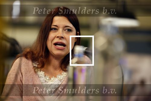 Den Haag 13 november 2023
In aanloop naar de Tweede Kamerverkiezingen organiseren de vrouwenbladen Libelle, Margriet, Flair en Nouveau gezamenlijk het VerkiezingscafÃ©. De vier hoofdredacteuren verwelkomen prominente vrouwen op de kieslijst van de grootste politieke partijen.
Op maandag 13 november 2023 gaan vooraanstaande vrouwelijke politici van verschillende partijen met elkaar in debat, onder leiding van journaliste Diana Matroos. Hoofdredacteuren Hilmar Mulder (Libelle), Helene van Santen (Margriet), Marije Veerman (Flair) en Claudia Straatmans (Nouveau) praten met hen over de belangrijkste themaâ€™s die hun lezeressen aangaan.
De volgende vrouwelijke politici schuiven aan om te vertellen waarvoor zij staan tijdens de Tweede Kamerverkiezingen: Sophie Hermans (VVD), Caroline van der Plas (BBB), Lisa Westerveld (GroenLinks/PvdA), Hilde Palland (CDA), JoÃ«lle Gooijer (ChristenUnie), Anne-Marijke Podt (D66) en Lilian Marijnissen (SP). Alles speelt zich af bij Dudok.