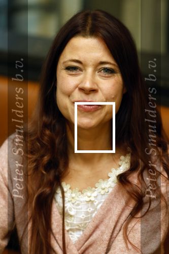 Den Haag 13 november 2023
In aanloop naar de Tweede Kamerverkiezingen organiseren de vrouwenbladen Libelle, Margriet, Flair en Nouveau gezamenlijk het VerkiezingscafÃ©. De vier hoofdredacteuren verwelkomen prominente vrouwen op de kieslijst van de grootste politieke partijen.
Op maandag 13 november 2023 gaan vooraanstaande vrouwelijke politici van verschillende partijen met elkaar in debat, onder leiding van journaliste Diana Matroos. Hoofdredacteuren Hilmar Mulder (Libelle), Helene van Santen (Margriet), Marije Veerman (Flair) en Claudia Straatmans (Nouveau) praten met hen over de belangrijkste themaâ€™s die hun lezeressen aangaan.
De volgende vrouwelijke politici schuiven aan om te vertellen waarvoor zij staan tijdens de Tweede Kamerverkiezingen: Sophie Hermans (VVD), Caroline van der Plas (BBB), Lisa Westerveld (GroenLinks/PvdA), Hilde Palland (CDA), JoÃ«lle Gooijer (ChristenUnie), Anne-Marijke Podt (D66) en Lilian Marijnissen (SP). Alles speelt zich af bij Dudok.