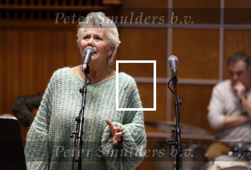 Hilversum 19 november 2023
Presentatie kijkbuisvrienden met oa Loeki Knol
Tony Neef
Maroesja Lacunes
Barrie Stevens
Bram Biesterveld.
Ydwer Bosma is de producent.