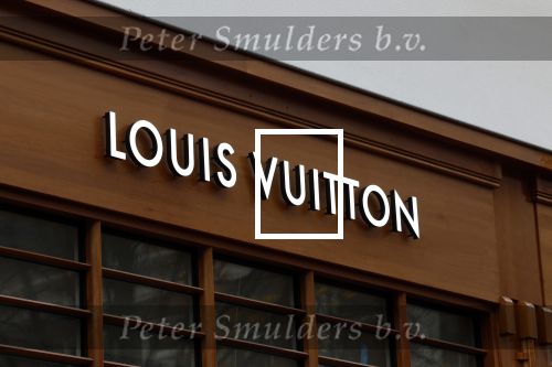 Amsterdam 23 november 2023
De nieuwe Louis Vuitton winkel op de pc hooftstraat is bijna klaar.