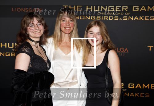 Amsterdam 14 november 2023
Premiere the hungar games . Nienke Romer met dochters