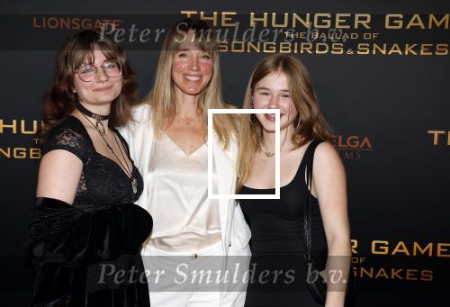 Amsterdam 14 november 2023
Premiere the hungar games . Nienke Romer met dochters