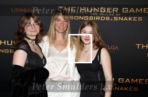 Amsterdam 14 november 2023
Premiere the hungar games . Nienke Romer met dochters