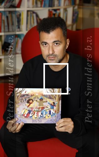 Amsterdam 13 november 2023
Presentatie sinterklaasboeken van Bastiaan Ragas Daphne Schippers en Ozcan Akyol (Eus) in de openbare bibliotheek in