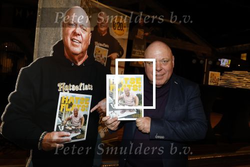 Asten 2 november 2023
Boekpresentatie Peter Gillis op park Prinsesmeer.
Aanwezig vriendin Wendy v Hout en zijn kinderen Mark Inge en Ruud . Mark Baanders reikte het eerste boek uit.