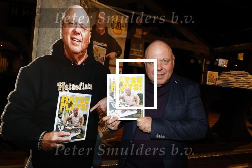 Asten 2 november 2023
Boekpresentatie Peter Gillis op park Prinsesmeer.
Aanwezig vriendin Wendy v Hout en zijn kinderen Mark Inge en Ruud . Mark Baanders reikte het eerste boek uit.