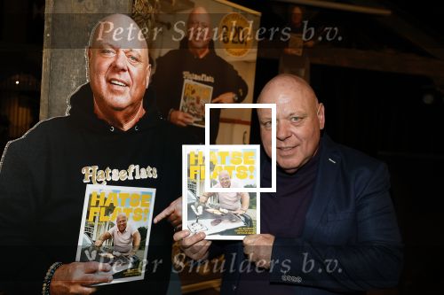 Asten 2 november 2023
Boekpresentatie Peter Gillis op park Prinsesmeer.
Aanwezig vriendin Wendy v Hout en zijn kinderen Mark Inge en Ruud . Mark Baanders reikte het eerste boek uit.