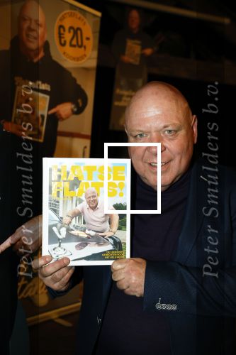 Asten 2 november 2023
Boekpresentatie Peter Gillis op park Prinsesmeer.
Aanwezig vriendin Wendy v Hout en zijn kinderen Mark Inge en Ruud . Mark Baanders reikte het eerste boek uit.