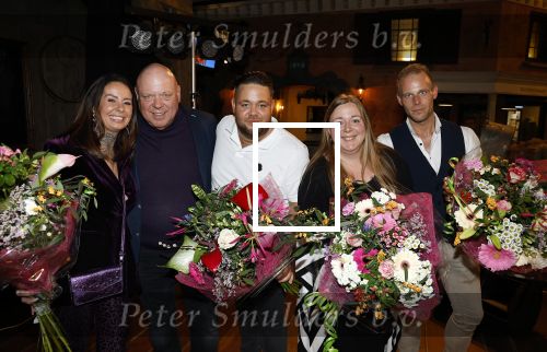 Asten 2 november 2023
Boekpresentatie Peter Gillis op park Prinsesmeer.
Aanwezig vriendin Wendy v Hout en zijn kinderen Mark Inge en Ruud . Mark Baanders reikte het eerste boek uit.