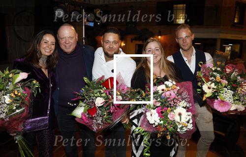 Asten 2 november 2023
Boekpresentatie Peter Gillis op park Prinsesmeer.
Aanwezig vriendin Wendy v Hout en zijn kinderen Mark Inge en Ruud . Mark Baanders reikte het eerste boek uit.