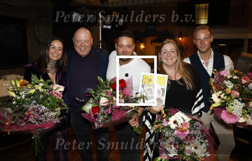 Asten 2 november 2023
Boekpresentatie Peter Gillis op park Prinsesmeer.
Aanwezig vriendin Wendy v Hout en zijn kinderen Mark Inge en Ruud . Mark Baanders reikte het eerste boek uit.