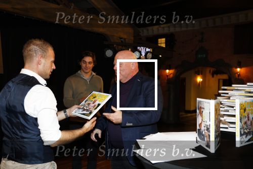 Asten 2 november 2023
Boekpresentatie Peter Gillis op park Prinsesmeer.
Aanwezig vriendin Wendy v Hout en zijn kinderen Mark Inge en Ruud . Mark Baanders reikte het eerste boek uit.