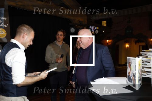 Asten 2 november 2023
Boekpresentatie Peter Gillis op park Prinsesmeer.
Aanwezig vriendin Wendy v Hout en zijn kinderen Mark Inge en Ruud . Mark Baanders reikte het eerste boek uit.