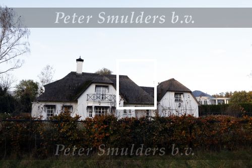 Pelt 7 november 2023
Binnen kijken bij het nieuwe huiis van Peter Gillis en wendy v Hout .
Peter heeft ook de villa naast zijn huis erbij gekocht.