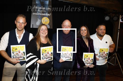 Asten 2 november 2023
Boekpresentatie Peter Gillis op park Prinsesmeer.
Aanwezig vriendin Wendy v Hout en zijn kinderen Mark Inge en Ruud . Mark Baanders reikte het eerste boek uit.