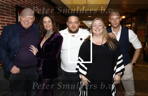 Asten 2 november 2023
Boekpresentatie Peter Gillis op park Prinsesmeer.
Aanwezig vriendin Wendy v Hout en zijn kinderen Mark Inge en Ruud . Mark Baanders reikte het eerste boek uit.