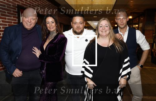 Asten 2 november 2023
Boekpresentatie Peter Gillis op park Prinsesmeer.
Aanwezig vriendin Wendy v Hout en zijn kinderen Mark Inge en Ruud . Mark Baanders reikte het eerste boek uit.