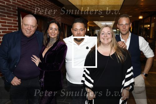 Asten 2 november 2023
Boekpresentatie Peter Gillis op park Prinsesmeer.
Aanwezig vriendin Wendy v Hout en zijn kinderen Mark Inge en Ruud . Mark Baanders reikte het eerste boek uit.