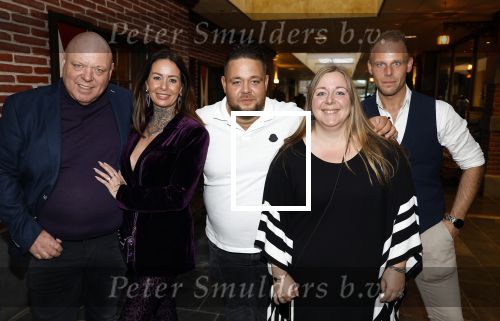 Asten 2 november 2023
Boekpresentatie Peter Gillis op park Prinsesmeer.
Aanwezig vriendin Wendy v Hout en zijn kinderen Mark Inge en Ruud . Mark Baanders reikte het eerste boek uit.